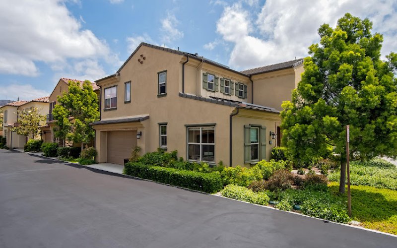 Jessica Hong - Realty One Group